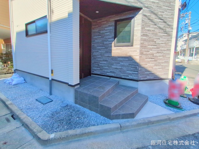 G00358521 東京都江戸川区南小岩２丁目 新築一戸建て 5588万円 土地面積63.53m² (約19.21坪) 建物面積108.92m² (約32.94坪) 間取り４ＬＤＫ 築年月2025年01月(築１年以内)【外観17】