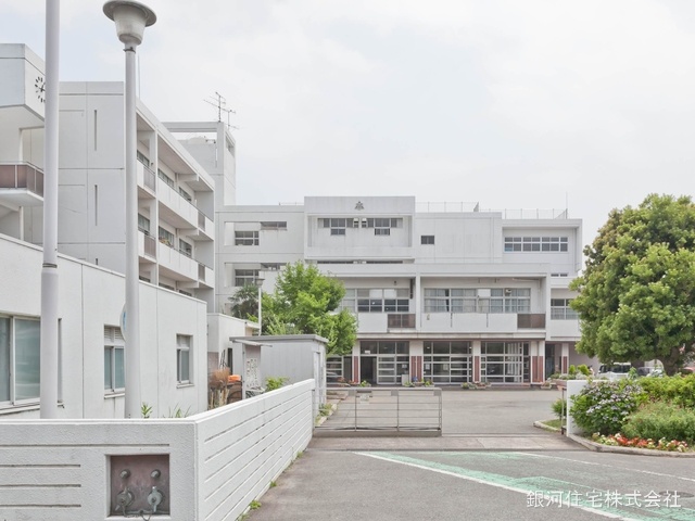G00360564 神奈川県横浜市神奈川区平川町 中古マンション 6780万円 専有面積79.60m² (約24.07坪) 間取り２ＬＤＫ 所在階1階 築年月1982年01月(築43年)【周辺環境】横浜市立栗田谷中学校