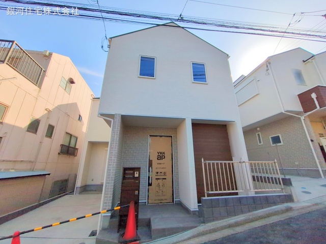 G00361044 神奈川県横浜市港南区大久保３丁目 新築一戸建て 4980万円 土地面積101.59m² (約30.73坪) 建物面積101.75m² (約30.77坪) 間取り３ＬＤＫ 築年月2025年03月(築１年以内)【外観4】
