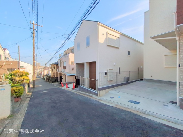 G00361044 神奈川県横浜市港南区大久保３丁目 新築一戸建て 4980万円 土地面積101.59m² (約30.73坪) 建物面積101.75m² (約30.77坪) 間取り３ＬＤＫ 築年月2025年03月(築１年以内)【外観6】