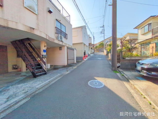 G00361044 神奈川県横浜市港南区大久保３丁目 新築一戸建て 4980万円 土地面積101.59m² (約30.73坪) 建物面積101.75m² (約30.77坪) 間取り３ＬＤＫ 築年月2025年03月(築１年以内)【外観11】