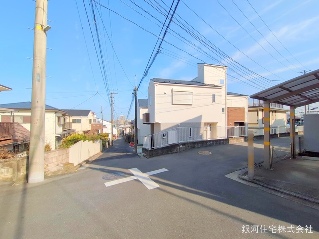 G00361044 神奈川県横浜市港南区大久保３丁目 新築一戸建て 4980万円 土地面積101.59m² (約30.73坪) 建物面積101.75m² (約30.77坪) 間取り３ＬＤＫ 築年月2025年03月(築１年以内)【外観12】