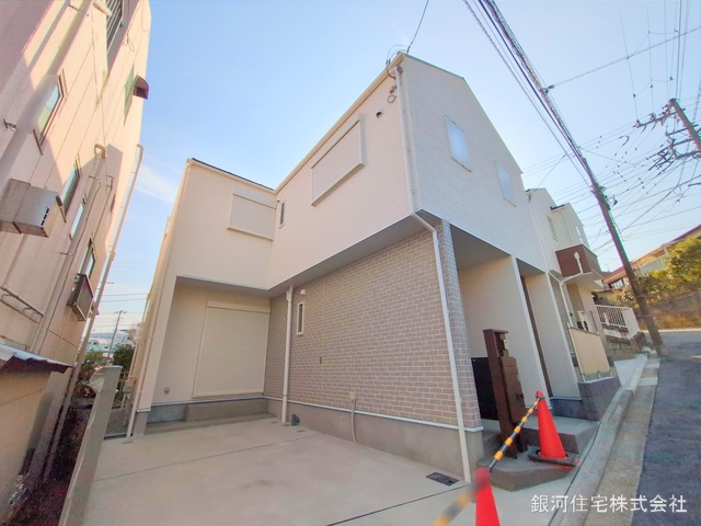 G00361044 神奈川県横浜市港南区大久保３丁目 新築一戸建て 4980万円 土地面積101.59m² (約30.73坪) 建物面積101.75m² (約30.77坪) 間取り３ＬＤＫ 築年月2025年03月(築１年以内)【外観13】