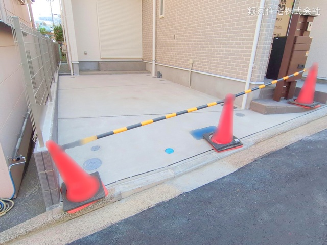 G00361044 神奈川県横浜市港南区大久保３丁目 新築一戸建て 4980万円 土地面積101.59m² (約30.73坪) 建物面積101.75m² (約30.77坪) 間取り３ＬＤＫ 築年月2025年03月(築１年以内)【外観16】