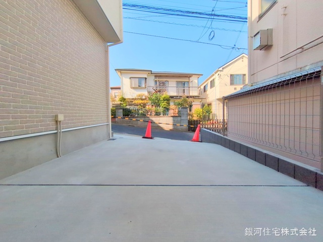 G00361044 神奈川県横浜市港南区大久保３丁目 新築一戸建て 4980万円 土地面積101.59m² (約30.73坪) 建物面積101.75m² (約30.77坪) 間取り３ＬＤＫ 築年月2025年03月(築１年以内)【外観17】