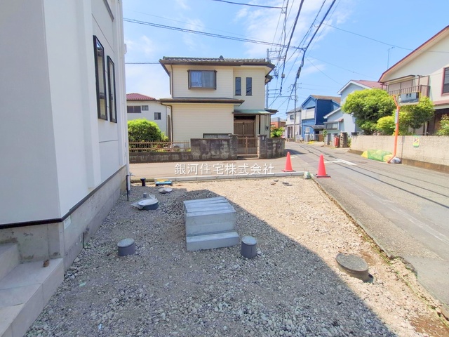 G00361077 神奈川県高座郡寒川町小谷３丁目 新築一戸建て 3380万円 土地面積100.35m² (約30.35坪) 建物面積99.37m² (約30.05坪) 間取り４ＬＤＫ 築年月2025年06月【外観9】