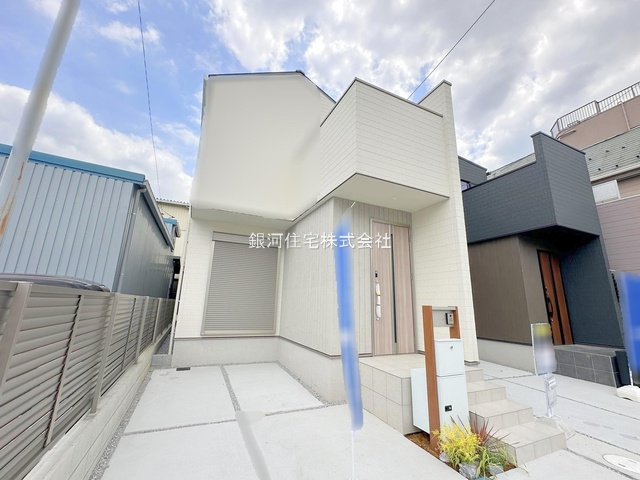 G00365953 埼玉県川口市中青木５丁目 中古一戸建て 4590万円 土地面積88.02m² (約26.62坪) 建物面積90.68m² (約27.43坪) 間取り３ＬＤＫ 築年月2024年05月(築1年)【外観2】