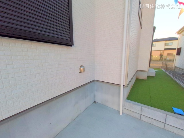 G00368208 千葉県船橋市三山６丁目 新築一戸建て 2890万円 土地面積107.74m² (約32.59坪) 建物面積97.71m² (約29.55坪) 間取り４ＬＤＫ 築年月2024年10月(築１年以内)【外観8】