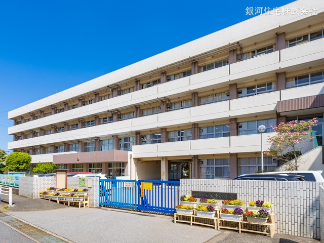 G00368208 千葉県船橋市三山６丁目 新築一戸建て 2890万円 土地面積107.74m² (約32.59坪) 建物面積97.71m² (約29.55坪) 間取り４ＬＤＫ 築年月2024年10月(築１年以内)【周辺環境】船橋市立三山東小学校