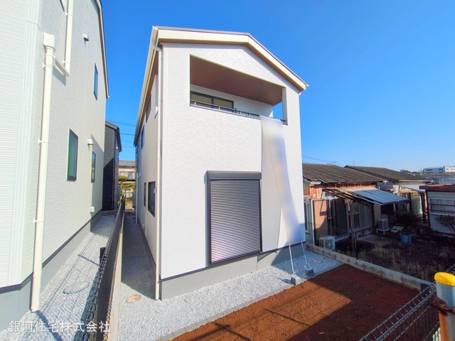 G00368218 神奈川県藤沢市石川５丁目 新築一戸建て 4780万円 土地面積141.47m² (約42.79坪) 建物面積112.20m² (約33.94坪) 間取り４ＬＤＫ 築年月2025年02月(築１年以内)【外観2】