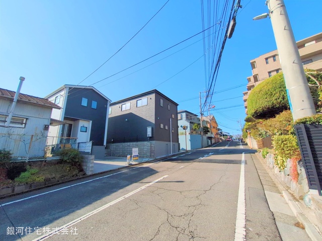 G00368218 神奈川県藤沢市石川５丁目 新築一戸建て 4780万円 土地面積141.47m² (約42.79坪) 建物面積112.20m² (約33.94坪) 間取り４ＬＤＫ 築年月2025年02月(築１年以内)【外観3】