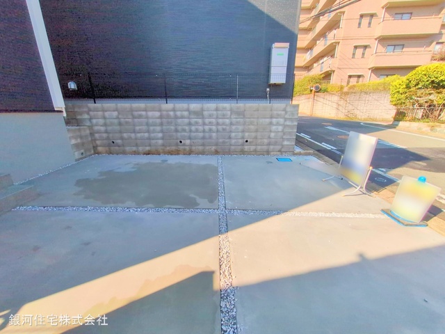 G00368218 神奈川県藤沢市石川５丁目 新築一戸建て 4780万円 土地面積141.47m² (約42.79坪) 建物面積112.20m² (約33.94坪) 間取り４ＬＤＫ 築年月2025年02月(築１年以内)【外観12】
