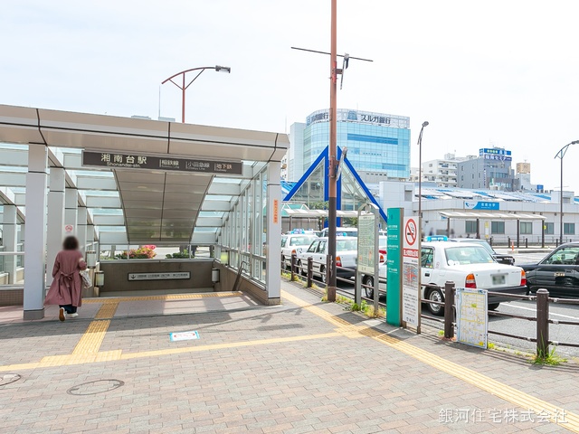 G00368218 神奈川県藤沢市石川５丁目 新築一戸建て 4780万円 土地面積141.47m² (約42.79坪) 建物面積112.20m² (約33.94坪) 間取り４ＬＤＫ 築年月2025年02月(築１年以内)【周辺環境】小田急電鉄江ノ島線「湘南台」駅