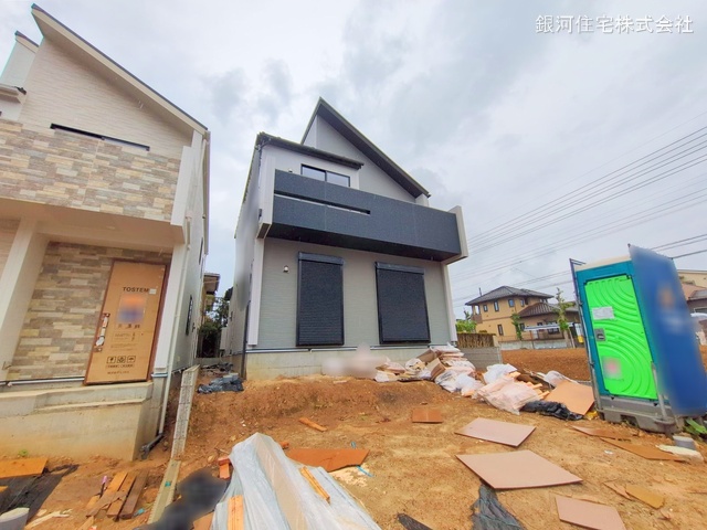 G00368237 千葉県四街道市旭ヶ丘４丁目 新築一戸建て 3180万円 土地面積124.74m² (約37.73坪) 建物面積100.19m² (約30.30坪) 間取り４ＬＤＫ 築年月2025年06月【外観5】