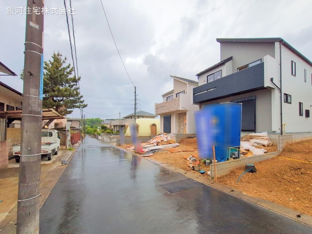 G00368237 千葉県四街道市旭ヶ丘４丁目 新築一戸建て 3180万円 土地面積124.74m² (約37.73坪) 建物面積100.19m² (約30.30坪) 間取り４ＬＤＫ 築年月2025年06月【外観12】