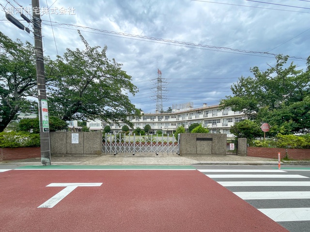 G00368237 千葉県四街道市旭ヶ丘４丁目 新築一戸建て 3180万円 土地面積124.74m² (約37.73坪) 建物面積100.19m² (約30.30坪) 間取り４ＬＤＫ 築年月2025年06月【周辺環境】四街道市立山梨小学校