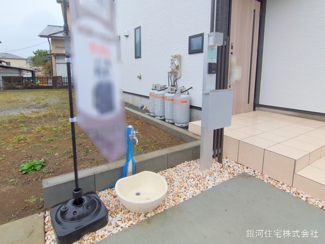 G00368261 神奈川県小田原市栢山 新築一戸建て 2499万円 土地面積120.92m² (約36.57坪) 建物面積99.15m² (約29.99坪) 間取り４ＬＤＫ 築年月2025年01月(築１年以内)【外観4】