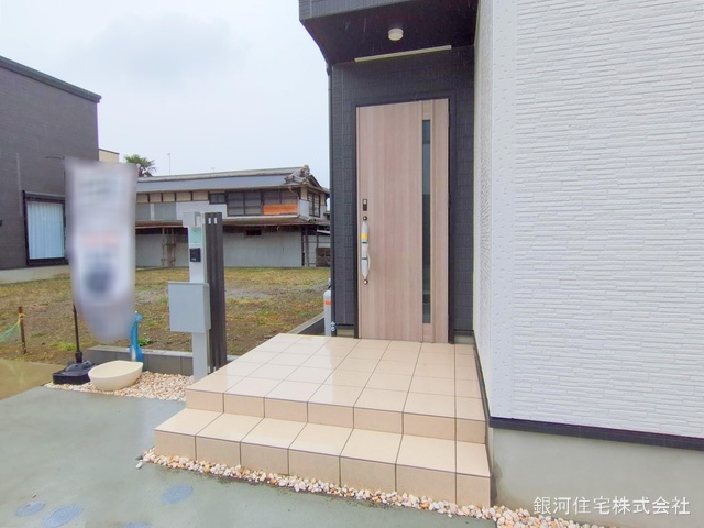 G00368261 神奈川県小田原市栢山 新築一戸建て 2499万円 土地面積120.92m² (約36.57坪) 建物面積99.15m² (約29.99坪) 間取り４ＬＤＫ 築年月2025年01月(築１年以内)【外観6】