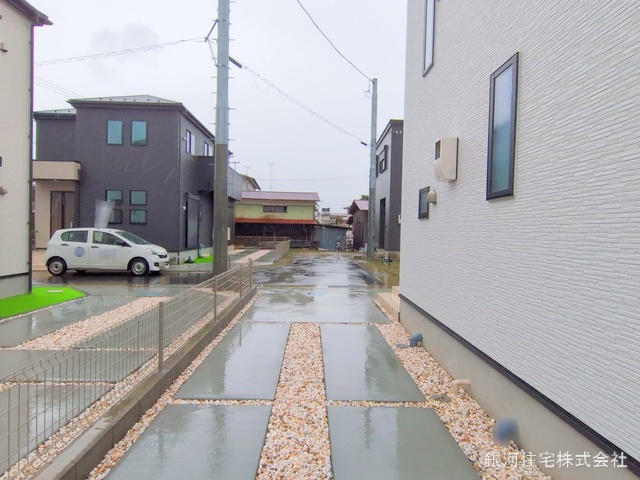 G00368261 神奈川県小田原市栢山 新築一戸建て 2499万円 土地面積120.92m² (約36.57坪) 建物面積99.15m² (約29.99坪) 間取り４ＬＤＫ 築年月2025年01月(築１年以内)【外観9】