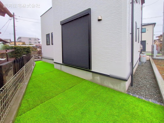 G00368261 神奈川県小田原市栢山 新築一戸建て 2499万円 土地面積120.92m² (約36.57坪) 建物面積99.15m² (約29.99坪) 間取り４ＬＤＫ 築年月2025年01月(築１年以内)【外観11】