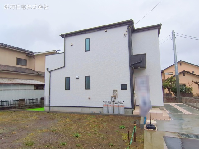 G00368261 神奈川県小田原市栢山 新築一戸建て 2499万円 土地面積120.92m² (約36.57坪) 建物面積99.15m² (約29.99坪) 間取り４ＬＤＫ 築年月2025年01月(築１年以内)【外観14】