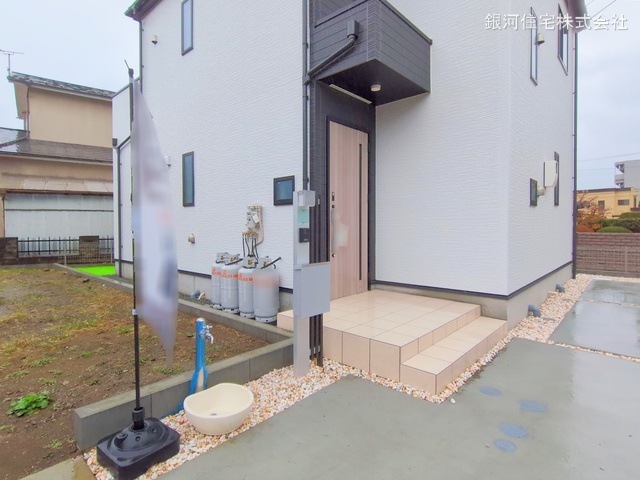 G00368261 神奈川県小田原市栢山 新築一戸建て 2499万円 土地面積120.92m² (約36.57坪) 建物面積99.15m² (約29.99坪) 間取り４ＬＤＫ 築年月2025年01月(築１年以内)【外観18】