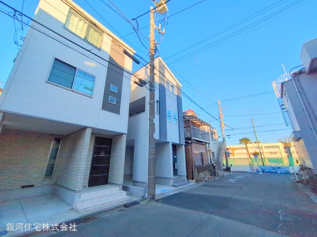 G00368268 神奈川県川崎市川崎区小田４丁目 新築一戸建て 4500万円 土地面積50.24m² (約15.19坪) 建物面積92.60m² (約28.01坪) 築年月2024年12月(築１年以内)【外観3】