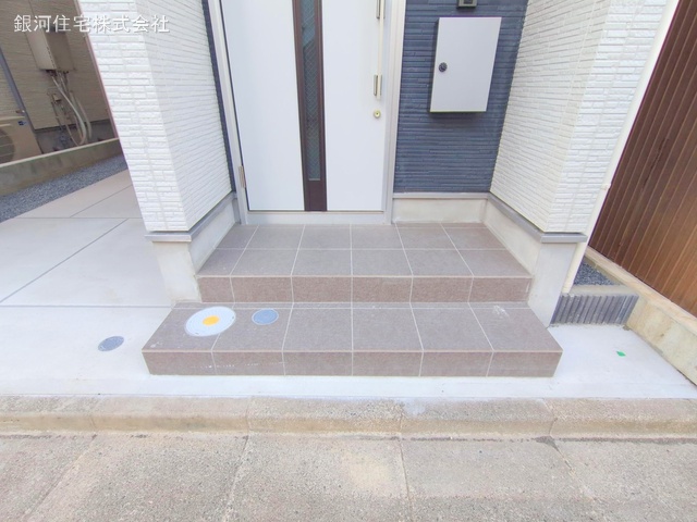 G00368268 神奈川県川崎市川崎区小田４丁目 新築一戸建て 4500万円 土地面積50.24m² (約15.19坪) 建物面積92.60m² (約28.01坪) 築年月2024年12月(築１年以内)【外観4】
