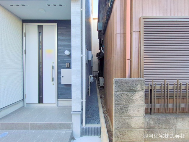 G00368268 神奈川県川崎市川崎区小田４丁目 新築一戸建て 4500万円 土地面積50.24m² (約15.19坪) 建物面積92.60m² (約28.01坪) 築年月2024年12月(築１年以内)【外観10】