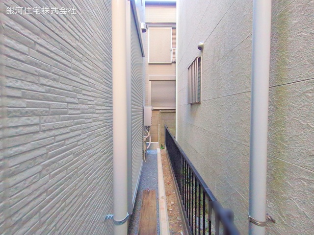 G00368268 神奈川県川崎市川崎区小田４丁目 新築一戸建て 4500万円 土地面積50.24m² (約15.19坪) 建物面積92.60m² (約28.01坪) 築年月2024年12月(築１年以内)【外観12】