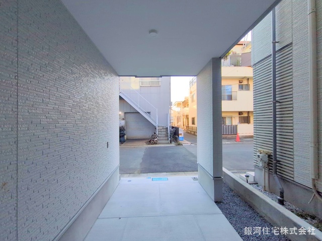 G00368268 神奈川県川崎市川崎区小田４丁目 新築一戸建て 4500万円 土地面積50.24m² (約15.19坪) 建物面積92.60m² (約28.01坪) 築年月2024年12月(築１年以内)【外観18】