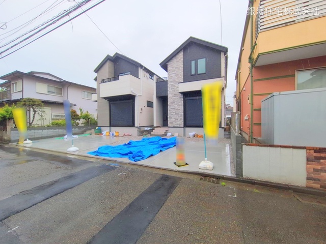 G00368283 東京都府中市四谷３丁目 新築一戸建て 6090万円 土地面積140.67m² (約42.55坪) 建物面積104.98m² (約31.75坪) 間取り４ＬＤＫ 築年月2025年05月【外観2】