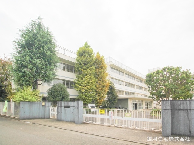 G00368283 東京都府中市四谷３丁目 新築一戸建て 6090万円 土地面積140.67m² (約42.55坪) 建物面積104.98m² (約31.75坪) 間取り４ＬＤＫ 築年月2025年05月【周辺環境】府中市立四谷小学校