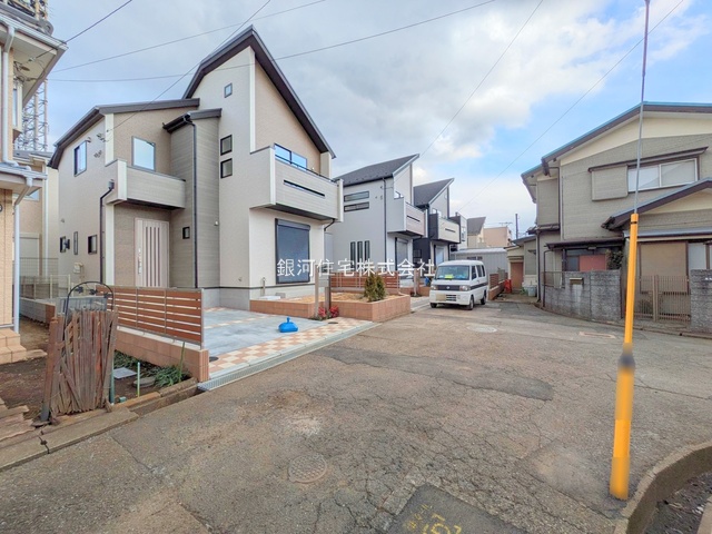 G00372250 東京都西東京市芝久保町５丁目 新築一戸建て 4680万円 土地面積100.15m² (約30.29坪) 建物面積79.48m² (約24.04坪) 間取り３ＬＤＫ 築年月2025年01月(築１年以内)【外観3】