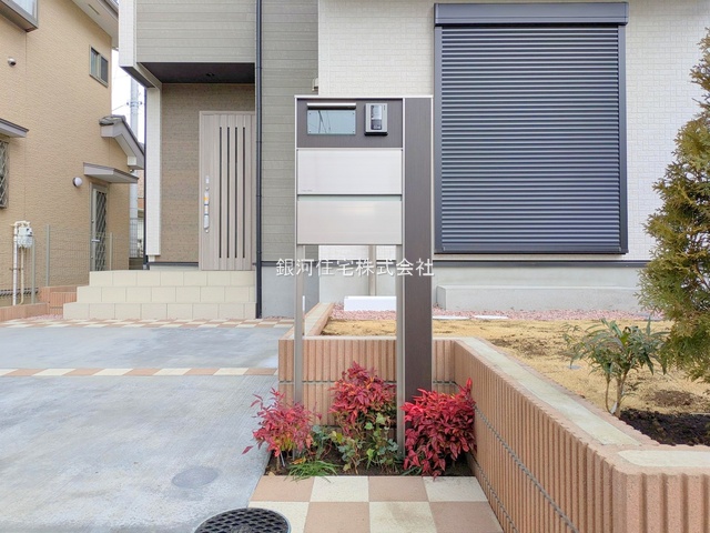 G00372250 東京都西東京市芝久保町５丁目 新築一戸建て 4680万円 土地面積100.15m² (約30.29坪) 建物面積79.48m² (約24.04坪) 間取り３ＬＤＫ 築年月2025年01月(築１年以内)【外観7】