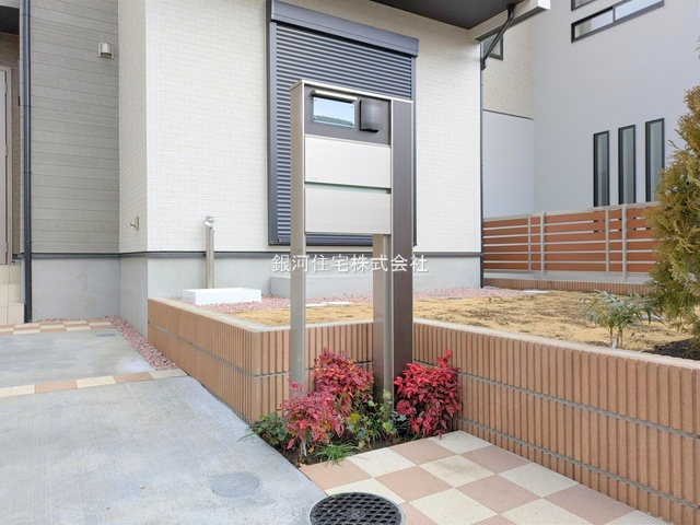 G00372250 東京都西東京市芝久保町５丁目 新築一戸建て 4680万円 土地面積100.15m² (約30.29坪) 建物面積79.48m² (約24.04坪) 間取り３ＬＤＫ 築年月2025年01月(築１年以内)【外観8】