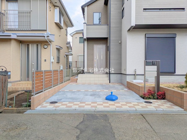 G00372250 東京都西東京市芝久保町５丁目 新築一戸建て 4680万円 土地面積100.15m² (約30.29坪) 建物面積79.48m² (約24.04坪) 間取り３ＬＤＫ 築年月2025年01月(築１年以内)【外観15】