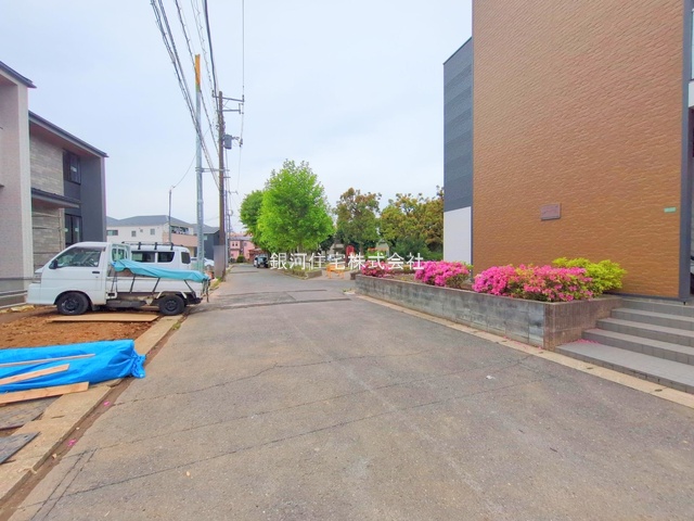 G00373474 千葉県船橋市薬円台３丁目 新築一戸建て 4440万円 土地面積110.00m² (約33.27坪) 建物面積106.59m² (約32.24坪) 間取り３ＳＬＤＫ 築年月2025年06月【外観11】