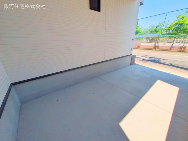 G00373511 埼玉県川口市芝下３丁目 新築一戸建て 4199万円 土地面積55.26m² (約16.71坪) 建物面積105.66m² (約31.96坪) 間取り３ＬＤＫ 築年月2025年04月(築１年以内)【外観10】