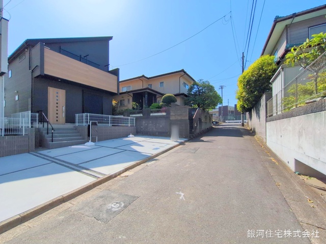 G00373546 神奈川県横浜市戸塚区柏尾町 新築一戸建て 4980万円 土地面積125.51m² (約37.96坪) 建物面積96.05m² (約29.05坪) 間取り４ＬＤＫ 築年月2025年03月(築１年以内)【外観3】