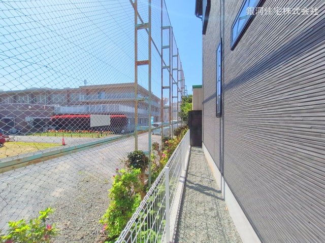 G00373546 神奈川県横浜市戸塚区柏尾町 新築一戸建て 4980万円 土地面積125.51m² (約37.96坪) 建物面積96.05m² (約29.05坪) 間取り４ＬＤＫ 築年月2025年03月(築１年以内)【外観9】