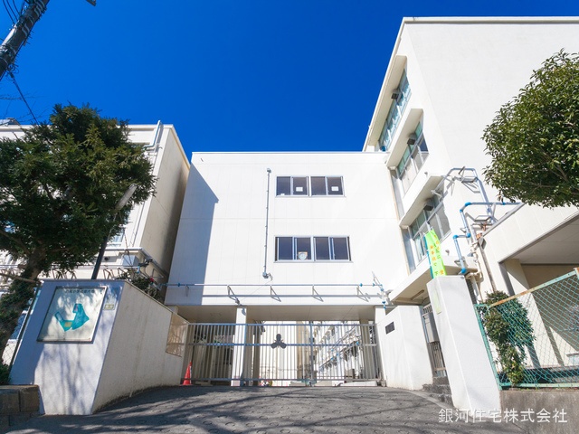 G00373546 神奈川県横浜市戸塚区柏尾町 新築一戸建て 4980万円 土地面積125.51m² (約37.96坪) 建物面積96.05m² (約29.05坪) 間取り４ＬＤＫ 築年月2025年03月(築１年以内)【周辺環境】横浜市立柏尾小学校