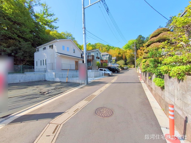 G00373549 東京都武蔵村山市中央３丁目 新築一戸建て 3630万円 土地面積141.15m² (約42.69坪) 建物面積92.53m² (約27.99坪) 間取り３ＬＤＫ 築年月2025年01月(築１年以内)【外観3】