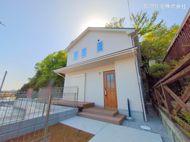 G00373549 東京都武蔵村山市中央３丁目 新築一戸建て 3630万円 土地面積141.15m² (約42.69坪) 建物面積92.53m² (約27.99坪) 間取り３ＬＤＫ 築年月2025年01月(築１年以内)【外観8】