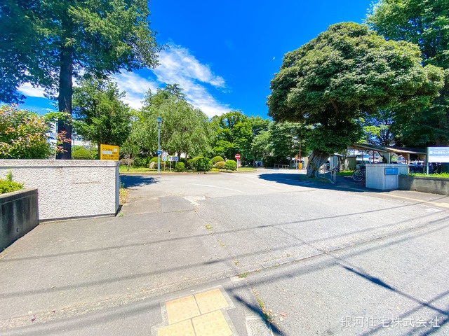 G00373549 東京都武蔵村山市中央３丁目 新築一戸建て 3630万円 土地面積141.15m² (約42.69坪) 建物面積92.53m² (約27.99坪) 間取り３ＬＤＫ 築年月2025年01月(築１年以内)【周辺環境】村山医療センター