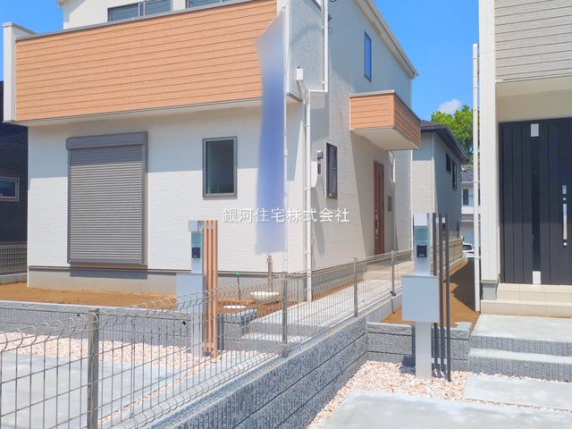 G00374836 千葉県市川市中国分５丁目 新築一戸建て 4880万円 土地面積156.52m² (約47.34坪) 建物面積99.37m² (約30.05坪) 間取り４ＬＤＫ 築年月2025年05月(築１年以内)【外観4】