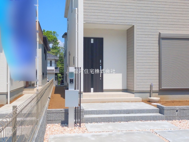 G00374837 千葉県市川市中国分５丁目 新築一戸建て 4780万円 土地面積156.59m² (約47.36坪) 建物面積99.57m² (約30.11坪) 間取り４ＬＤＫ 築年月2025年05月(築１年以内)【外観4】