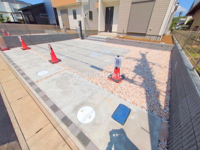 G00374837 千葉県市川市中国分５丁目 新築一戸建て 4780万円 土地面積156.59m² (約47.36坪) 建物面積99.57m² (約30.11坪) 間取り４ＬＤＫ 築年月2025年05月(築１年以内)【外観6】