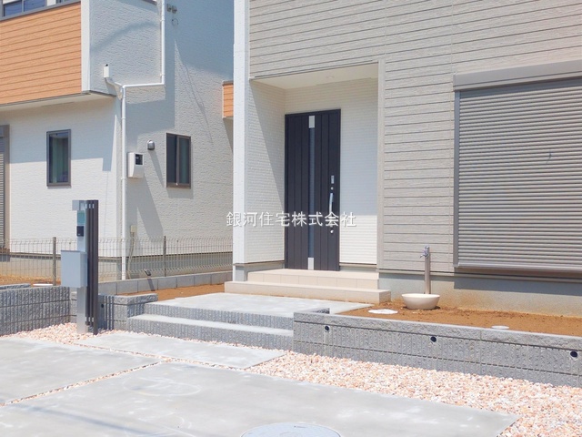 G00374837 千葉県市川市中国分５丁目 新築一戸建て 4780万円 土地面積156.59m² (約47.36坪) 建物面積99.57m² (約30.11坪) 間取り４ＬＤＫ 築年月2025年05月(築１年以内)【外観7】