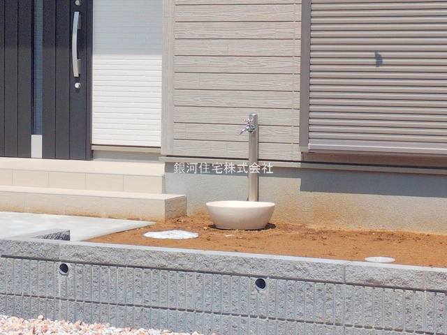 G00374837 千葉県市川市中国分５丁目 新築一戸建て 4780万円 土地面積156.59m² (約47.36坪) 建物面積99.57m² (約30.11坪) 間取り４ＬＤＫ 築年月2025年05月(築１年以内)【外観8】